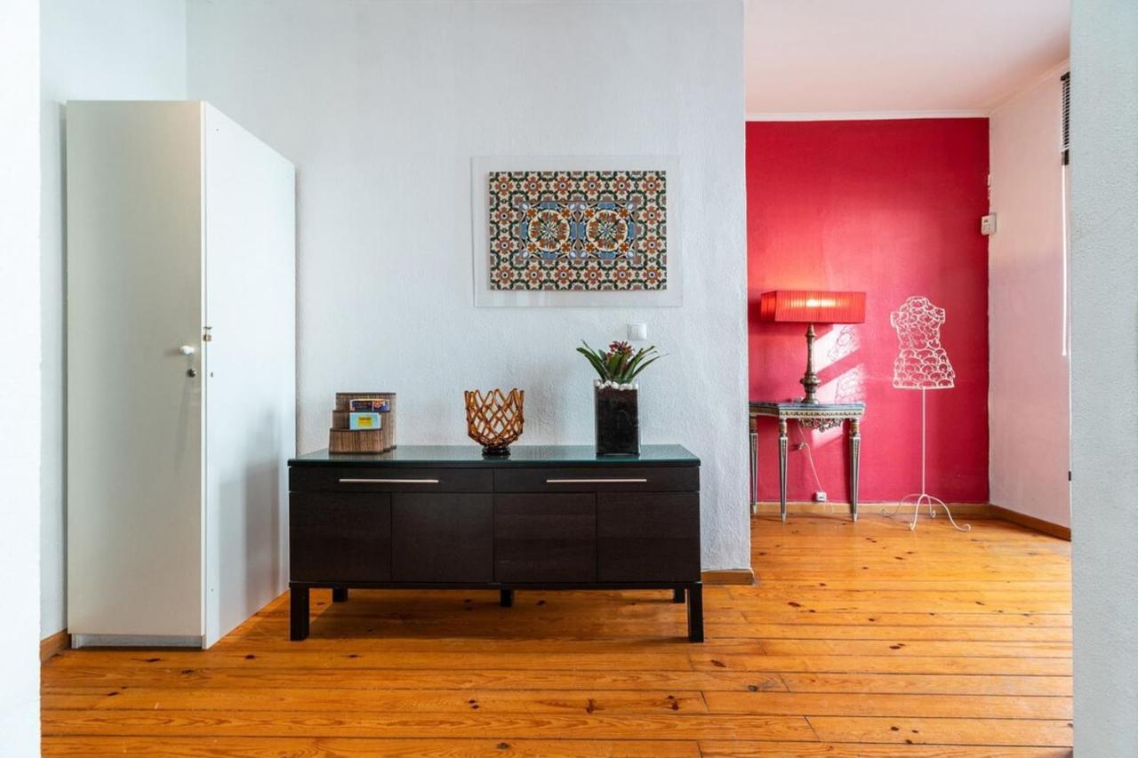 Charming 2 Bedroom Apartment Next To Praca Da Figueira Lisbona Esterno foto