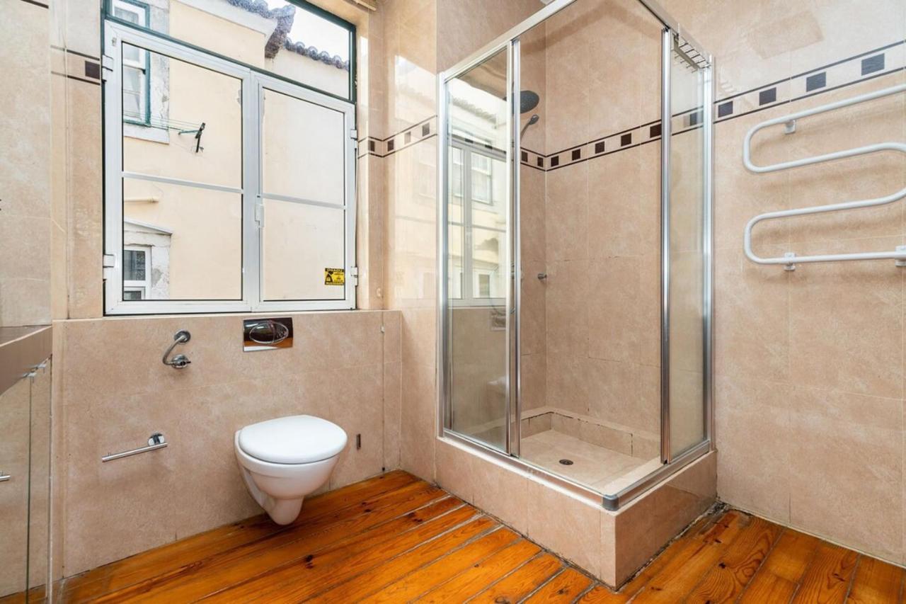 Charming 2 Bedroom Apartment Next To Praca Da Figueira Lisbona Esterno foto