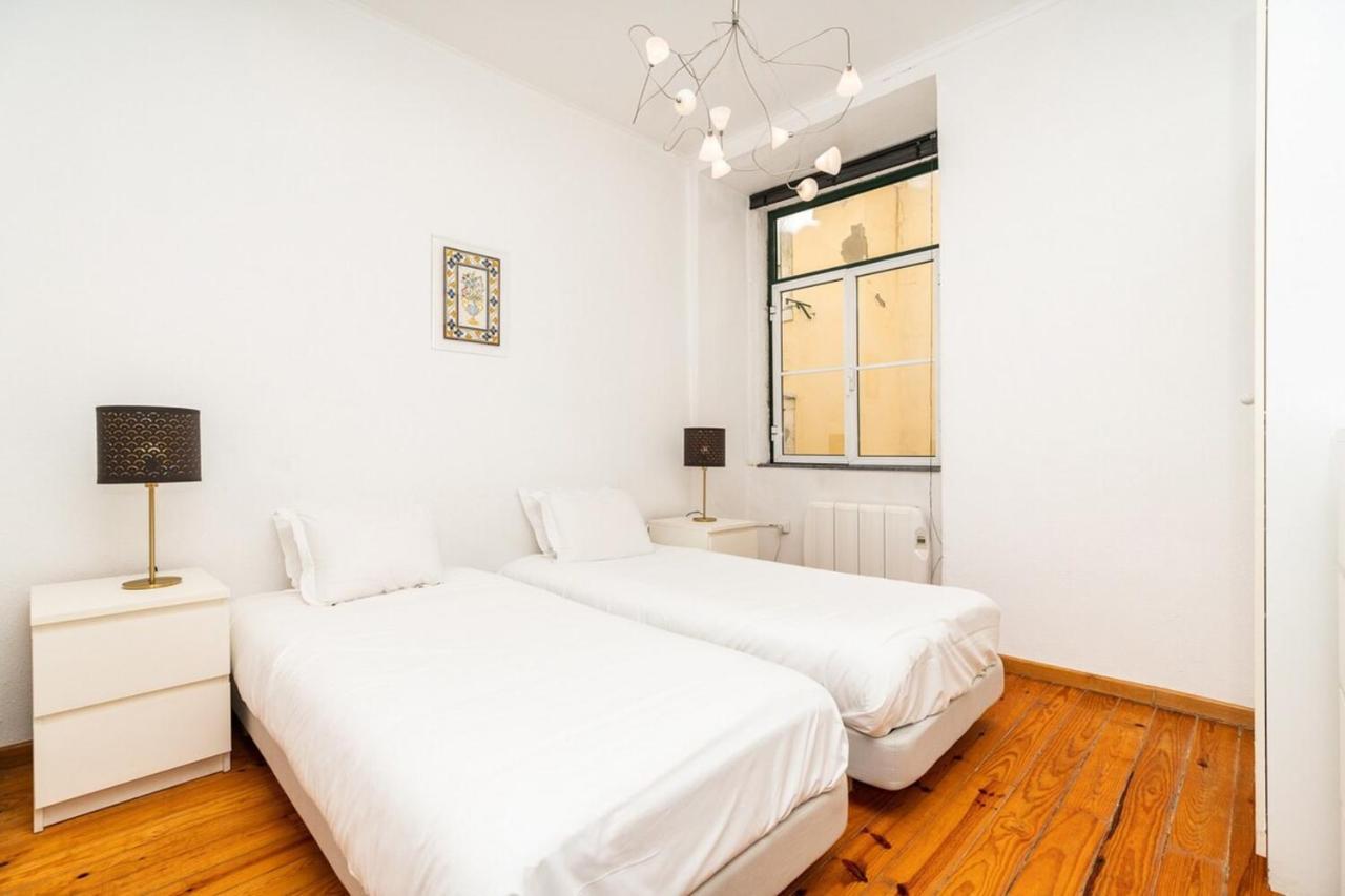 Charming 2 Bedroom Apartment Next To Praca Da Figueira Lisbona Esterno foto