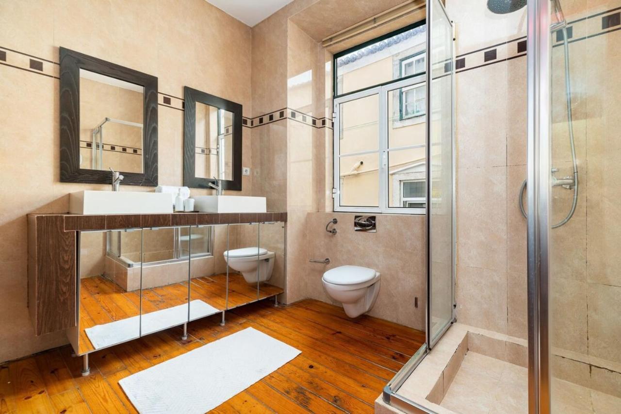 Charming 2 Bedroom Apartment Next To Praca Da Figueira Lisbona Esterno foto
