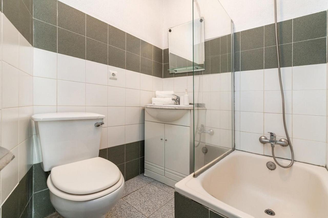 Charming 2 Bedroom Apartment Next To Praca Da Figueira Lisbona Esterno foto