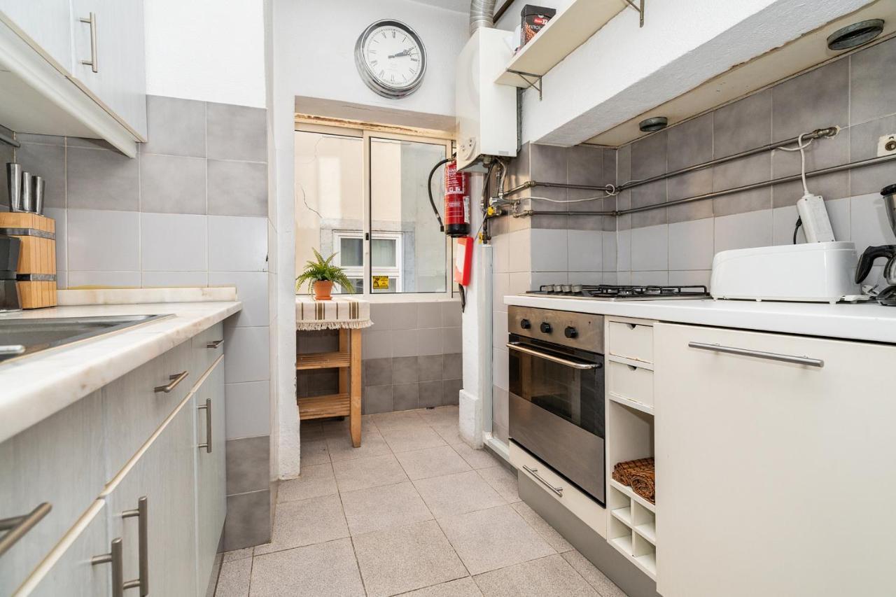 Charming 2 Bedroom Apartment Next To Praca Da Figueira Lisbona Esterno foto